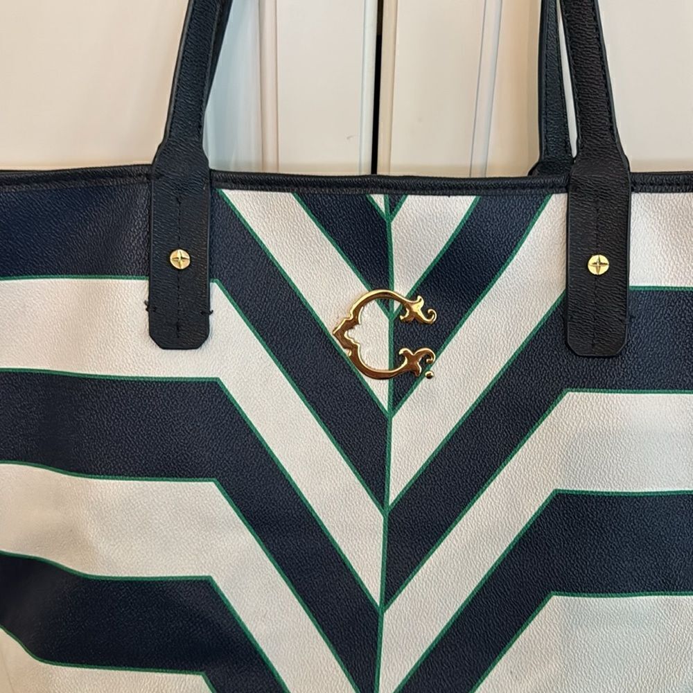 NWT C. Wonder Women’s Navy Green & White Chevron Striped Tote Bag - Picture 3 of 12